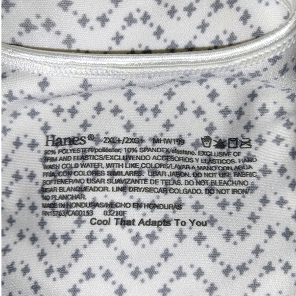 Hanes 2XL+ Cooling Bra, wirefree comfort, light/soft padding. Convertible Straps - Picture 5 of 5